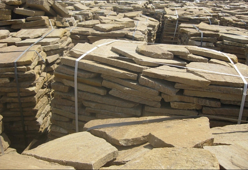 Kamenclub.ru: Песчаник пластушка желтый с рисунком (3 см)  купить в Махачкале песчаник желтый с рисунком, рыжий, желтый песчаник пластушка ландшафтная рваная 8 500 руб/м3   фото КАМЕНЬ КЛУБ