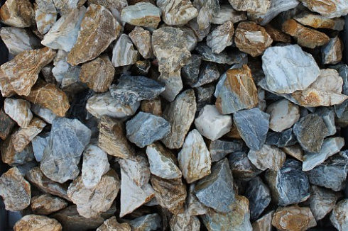 Kamenclub.ru: Мраморная крошка (щебень крошка медовый) фр. 20-40 мм.  купить в Махачкале мрамор бежевый рыжий желтый ландшафтная мраморная крошка 12000 руб/т   фото КАМЕНЬ КЛУБ