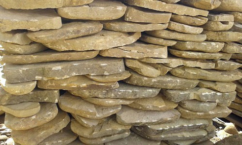 Kamenclub.ru: Песчаник колотый для облицовки (фр. 2-3 см)  купить в Махачкале песчаник бежевый серый рыжий песчаник строительный 5000 руб/т   фото КАМЕНЬ КЛУБ