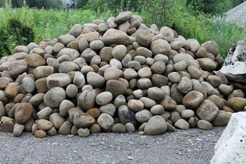 Kamenclub.ru: Песчаник ядра, фр. 100-300 мм  купить в Махачкале песчаник бежевый серый рыжий речная галька 5 000 руб/т   фото КАМЕНЬ КЛУБ