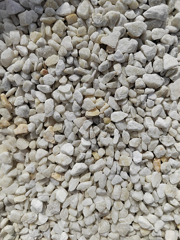 Kamenclub.ru: Мраморная крошка, щебень, цвет-белый, фр. 5-10 мм.  купить в Махачкале мрамор белый, айвори, молочный мраморная каменная крошка ландшафтная 12000 руб/т   фото КАМЕНЬ КЛУБ