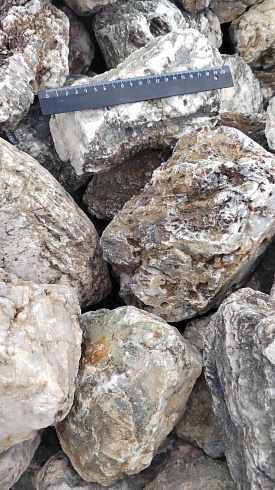 Kamenclub.ru: Кварцевый валунчик фр.100-300 мм.  купить в Махачкале кварц белый, бежевый молочный рыжий крупный природный камень галечник 7850 руб/т   фото КАМЕНЬ КЛУБ