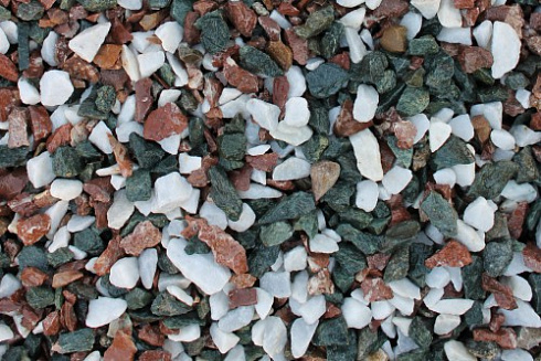 Kamenclub.ru: Мраморная крошка (щебень крошка микс: белый-розовый) фр. 10-20 мм.  купить в Махачкале мрамор белый, розовый каменный декоративный ландшафтный щебень 12000 руб/т   фото КАМЕНЬ КЛУБ