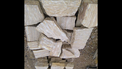 Kamenclub.ru: Песчаник пластушка желтый с рисунком (4-6 см)  купить в Махачкале плитняк пластушка желтый с рисунком песчаник 9 000 руб/м3   фото КАМЕНЬ КЛУБ