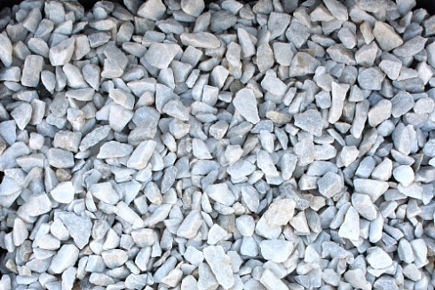 Kamenclub.ru: Мраморная крошка, щебень, цвет-белый, фр. 3-5 мм.  купить в Махачкале мрамор белый молочный бежевый мрамор колотый 11500 руб/т   фото КАМЕНЬ КЛУБ