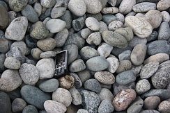 Kamenclub.ru: Галька речная окат (ассорти) фр. 50-100 мм. купить  в Махачкале галька природная округлая серая белая черная серая коричневая синяя галька речная окатанная округлая 6200 руб/т   фото КАМЕНЬ КЛУБ