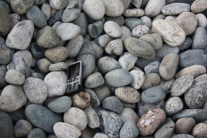 Kamenclub.ru: Галька речная окат (ассорти) фр. 50-100 мм. купить  в Махачкале галька природная округлая серая белая черная серая коричневая синяя галька речная окатанная округлая 6200 руб/т   фото КАМЕНЬ КЛУБ