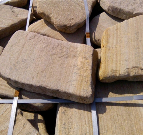 Kamenclub.ru: Песчаник пластушка галтованный желтый с рисунком (3 см)  купить в Махачкале плитняк - пластушка желтый песчаник 21000 руб/м3   фото КАМЕНЬ КЛУБ