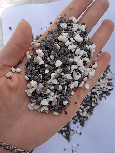 Kamenclub.ru: Мраморная крошка (щебень крошка микс: белый-зеленый-розовый) фр. 3-5 мм.  купить в Махачкале мрамор белый, зеленый, розовый мраморная декоративная крошка каменная 12000 руб/т   фото КАМЕНЬ КЛУБ