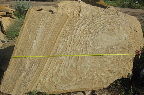 Kamenclub.ru: Форматный камень (плаха) пошаговая дорожка от 70-150 см (4 -12 см)  купить в Махачкале плитняк  форматный плаха желтый песчаник 9 000 руб/т   фото КАМЕНЬ КЛУБ