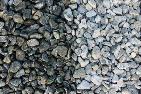 Kamenclub.ru: Щебень галтованный зеленый (змеевик) фр. 20-40 мм.  купить в Махачкале мрамор зеленый, салатовый оголтованный щебень мраморный 12500 руб/т   фото КАМЕНЬ КЛУБ