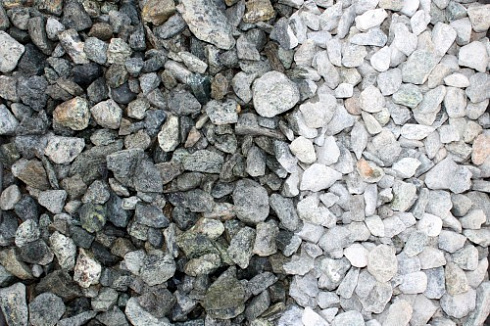 Kamenclub.ru: Щебень крошка зеленый (змеевик) фр. 20-40 мм.  купить в Махачкале мрамор зеленый, салатовый ландшафтная мраморная крошка 8500 руб/т   фото КАМЕНЬ КЛУБ