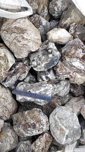 Kamenclub.ru: Кварцевый валунчик фр.100-300 мм.  купить в Махачкале кварц белый, бежевый молочный рыжий крупный природный камень галечник 7850 руб/т   фото КАМЕНЬ КЛУБ