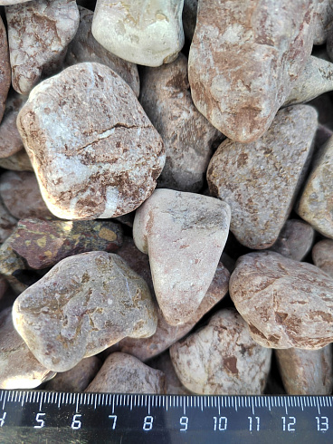 Kamenclub.ru: Мраморная крошка (щебень галтованный розовый) фр.20-40 мм.  купить в Махачкале мрамор розовый, красный оголтованный округлый щебень  15000 руб/т   фото КАМЕНЬ КЛУБ