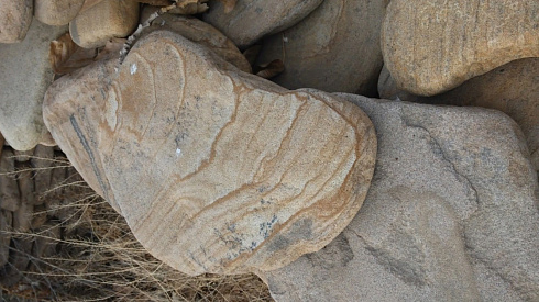 Kamenclub.ru: Песчаник пластушка галтованный желтый с рисунком (3 см)  купить в Махачкале плитняк - пластушка желтый песчаник 21000 руб/м3   фото КАМЕНЬ КЛУБ