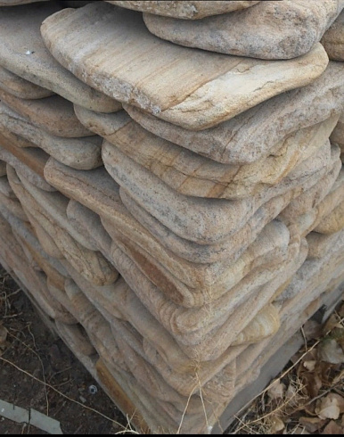 Kamenclub.ru: Песчаник пластушка галтованный желтый с рисунком (3 см)  купить в Махачкале плитняк - пластушка желтый песчаник 21000 руб/м3   фото КАМЕНЬ КЛУБ