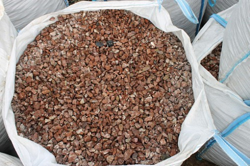 Kamenclub.ru: Мраморная крошка (щебень крошка розовый) фр. 10-20 мм.  купить в Махачкале мрамор розовый, красный каменная декоративная крошка ландшафтная 11000 руб/т   фото КАМЕНЬ КЛУБ