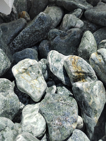 фото Галтованный жадеит (фр. 70-100 мм)  купить в Махачкале в интернет-портале КАМЕНЬ КЛУБ