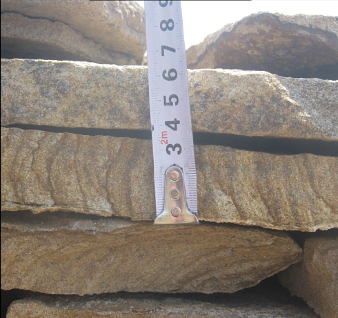 Kamenclub.ru: Песчаник пластушка желтый с рисунком (3 см)  купить в Махачкале песчаник желтый с рисунком, рыжий, желтый песчаник пластушка ландшафтная рваная 8 500 руб/м3   фото КАМЕНЬ КЛУБ