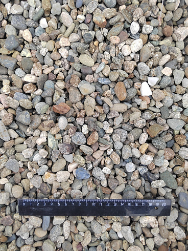 Kamenclub.ru: Галька речная окат (серая) фр.10-20 мм купить  в Махачкале галька речная серая, серый, темно-серый, светло-серый, коричневый ландшафтная декоративная речная окатанная округлая галька 5000 руб/т   фото КАМЕНЬ КЛУБ