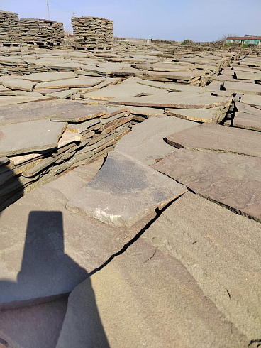 Kamenclub.ru: Песчаник пластушка серо-зеленый (3,0 см)  купить в Махачкале песчаник серо-зеленый, серый, зеленый песчаник пластушка колотый рваный ландшафтный 10200 руб/м3   фото КАМЕНЬ КЛУБ