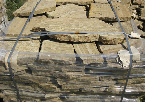 Kamenclub.ru: Песчаник пластушка желтый с рисунком (3 см)  купить в Махачкале песчаник желтый с рисунком, рыжий, желтый песчаник пластушка ландшафтная рваная 8 500 руб/м3   фото КАМЕНЬ КЛУБ