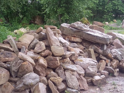 Kamenclub.ru: Песчаник декоративный ландшафтный (фр. 300-500 мм)  купить в Махачкале песчаник желтый рыжий серый зеленый валун речной окатанный природный песчаника 4 500 руб/т   фото КАМЕНЬ КЛУБ