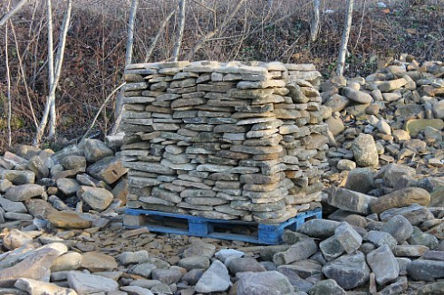 Kamenclub.ru: Песчаник колотый для облицовки (фр. 2-3 см)  купить в Махачкале песчаник бежевый серый рыжий песчаник строительный 5000 руб/т   фото КАМЕНЬ КЛУБ