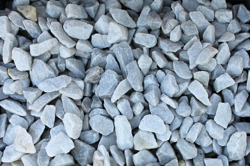 Kamenclub.ru: Мраморная крошка, щебень, цвет-белый, фр. 40-70 мм.  купить в Махачкале мрамор белый молочный айвори мраморный каменный декоративный  12000 руб/т   фото КАМЕНЬ КЛУБ