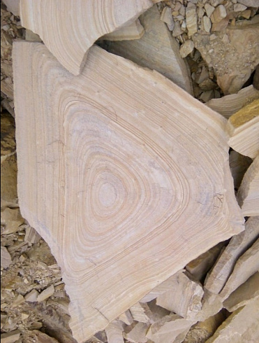 Kamenclub.ru: Форматный камень (плаха) пошаговая дорожка от 70-150 см (4 -12 см)  купить в Махачкале плитняк  форматный плаха желтый песчаник 9 000 руб/т   фото КАМЕНЬ КЛУБ