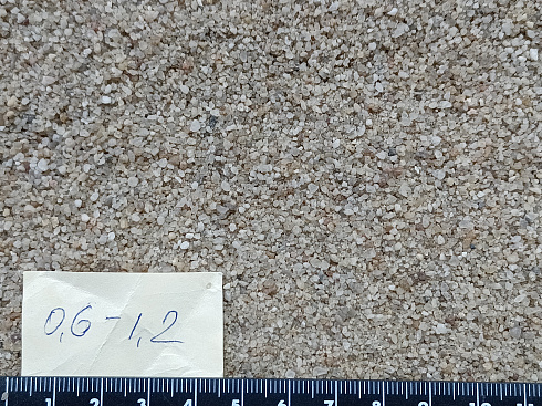 Кварцевый песок для площадок фр. 0,6-1,2 мм.  купить в Махачкале фото Камень Клуб