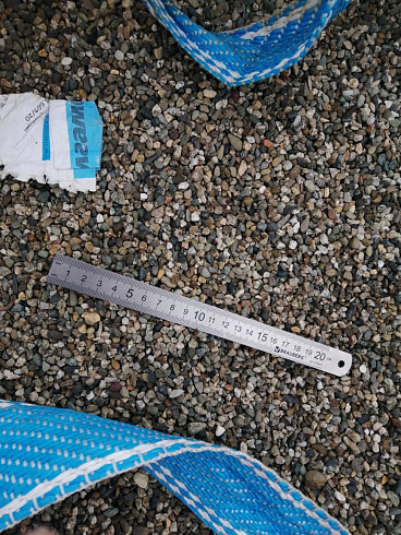 Kamenclub.ru: Галька речная окат (серая) фр.3-5 мм купить  в Махачкале галька речная серая бежевый темно-серый окатанный речной камень округлый 9500 руб/т   фото КАМЕНЬ КЛУБ