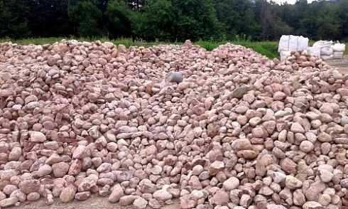 Kamenclub.ru: Розовый валунчик фр.100-300 мм.  купить в Махачкале крупный природный камень розовый, серый молочный красный речной галечник природный 7850 руб/т   фото КАМЕНЬ КЛУБ