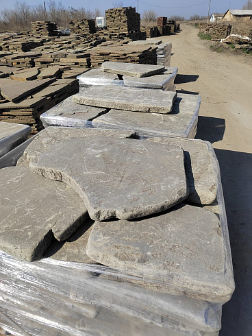 Kamenclub.ru: Песчаник галтованный для облицовки (фр. 2-5 см)  купить в Махачкале песчник рыжий желтый серый песчаник окатанный речной 6 000 руб/т   фото КАМЕНЬ КЛУБ