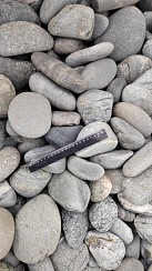 Kamenclub.ru: Галька речная окат (темно-серая) фр. 70-150 мм. купить  в Махачкале галька речная темно-серая, синяя, серая речная галька округлая  8000 руб/т   фото КАМЕНЬ КЛУБ