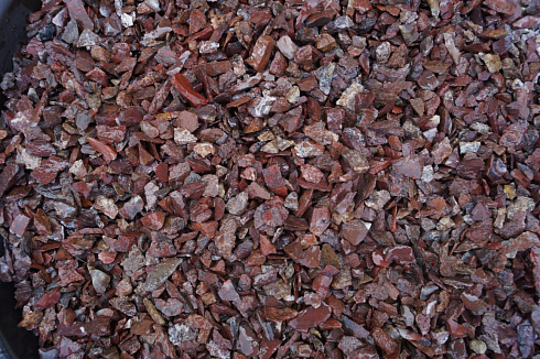 Kamenclub.ru: Щебень крошка красный (ЯШМА) фр. 10-20 мм.  купить в Махачкале яшма красный, бордовый, оранжевый, рыжий декоративный каменный ландшафтный щебень колотый 9000 руб/т   фото КАМЕНЬ КЛУБ