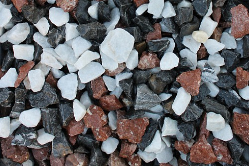 Kamenclub.ru: Мраморная крошка (щебень крошка микс: белый-зеленый-розовый) фр. 3-5 мм.  купить в Махачкале мрамор белый, зеленый, розовый мраморная декоративная крошка каменная 12000 руб/т   фото КАМЕНЬ КЛУБ