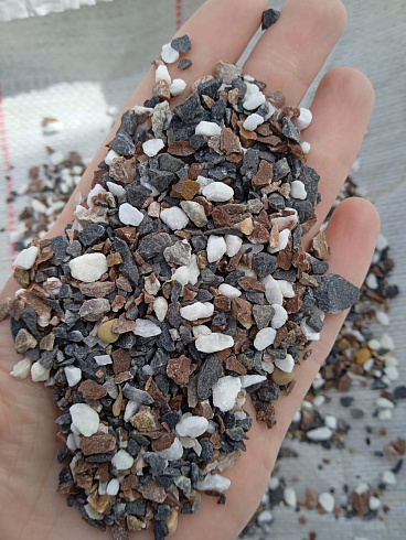 Kamenclub.ru: Мраморная крошка (щебень крошка микс: белый-зеленый-розовый) фр. 3-5 мм.  купить в Махачкале мрамор белый, зеленый, розовый мраморная декоративная крошка каменная 12000 руб/т   фото КАМЕНЬ КЛУБ