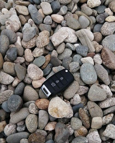 Kamenclub.ru: Галька горная речная окат (цветная) фр. 20-40 мм. купить  в Махачкале галька речная серый синий бежевый белый окатанная речная галька ландшафтная 6800 руб/т   фото КАМЕНЬ КЛУБ