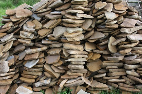 Kamenclub.ru: Песчаник колотый для облицовки (фр. 2-3 см)  купить в Махачкале песчаник бежевый серый рыжий песчаник строительный 5000 руб/т   фото КАМЕНЬ КЛУБ