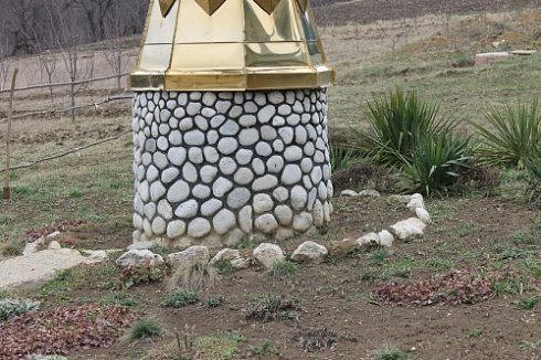 Kamenclub.ru: Галька речная плоская (бело-серая) фр. 100-200-300 мм. купить  в Махачкале галька речная плоская серый, белый, бело-серый, серо-белый речная галька плоская  9000 руб/т   фото КАМЕНЬ КЛУБ