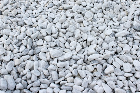 Kamenclub.ru: Мраморная крошка (щебень галтованный белый) фр.40-70 мм.  купить в Махачкале мрамор белый молочный айвори окатанный округлый природный камень 17000 руб/т   фото КАМЕНЬ КЛУБ