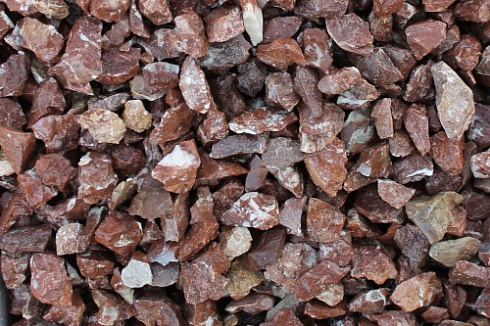 Kamenclub.ru: Мраморная крошка (щебень крошка розовый) фр. 20-40 мм.  купить в Махачкале мрамор розовый, красный мраморная крошка декоративная 11000 руб/т   фото КАМЕНЬ КЛУБ