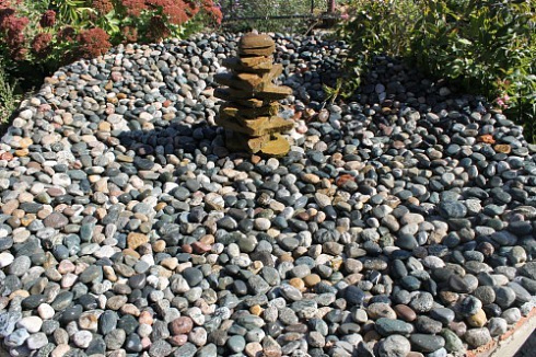 Kamenclub.ru: Галька окат (цветная картошка) фр. 50-100 мм. купить  в Махачкале галька природная окатанная серый белый цветной синий темно-серый коричневый округлый галечник окатанный 6800 руб/т   фото КАМЕНЬ КЛУБ