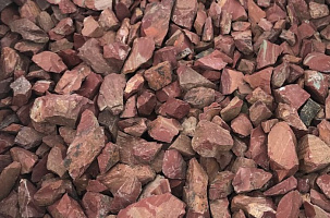 Kamenclub.ru: Щебень крошка красный (ЯШМА) фр. 20-40 мм.  купить в Махачкале яшма красный, бордовый декоративный ландшафтный щебень 9000 руб/т   фото КАМЕНЬ КЛУБ