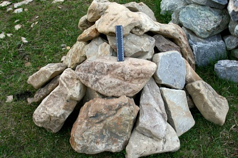 Kamenclub.ru: Песчаник декоративный ландшафтный (фр. 300-500 мм)  купить в Махачкале песчаник желтый рыжий серый зеленый валун речной окатанный природный песчаника 4 500 руб/т   фото КАМЕНЬ КЛУБ