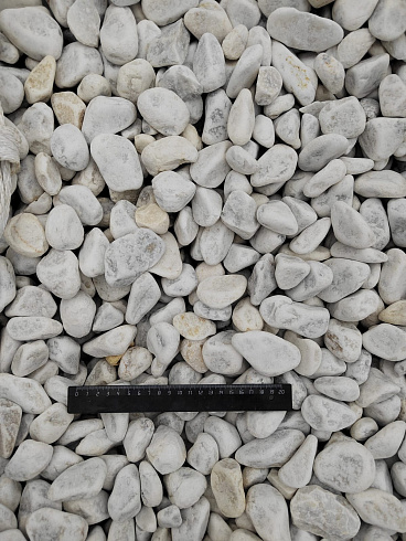 Kamenclub.ru: Мраморная крошка (щебень галтованный белый) фр.40-70 мм.  купить в Махачкале мрамор белый молочный айвори окатанный округлый природный камень 17000 руб/т   фото КАМЕНЬ КЛУБ