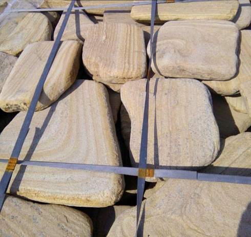 Kamenclub.ru: Песчаник пластушка галтованный желтый с рисунком (3 см)  купить в Махачкале плитняк - пластушка желтый песчаник 21000 руб/м3   фото КАМЕНЬ КЛУБ