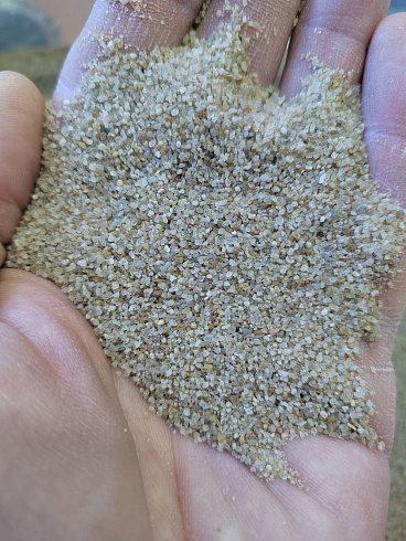 Кварцевый песок для площадок фр. 0,3 - 1 мм.  купить в Махачкале фото Камень Клуб