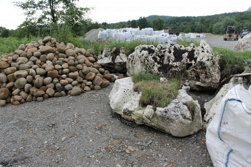 Kamenclub.ru: Песчаник ядра, фр. 100-300 мм  купить в Махачкале песчаник бежевый серый рыжий речная галька 5 000 руб/т   фото КАМЕНЬ КЛУБ